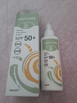 Capicade SPF 50+ Yağlı Akneli Ciltler Güneş Koruyucu Krem