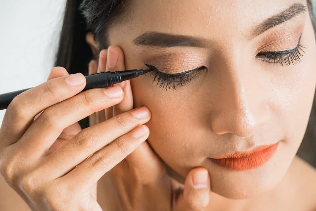 Eyeliner Suren Kadin
