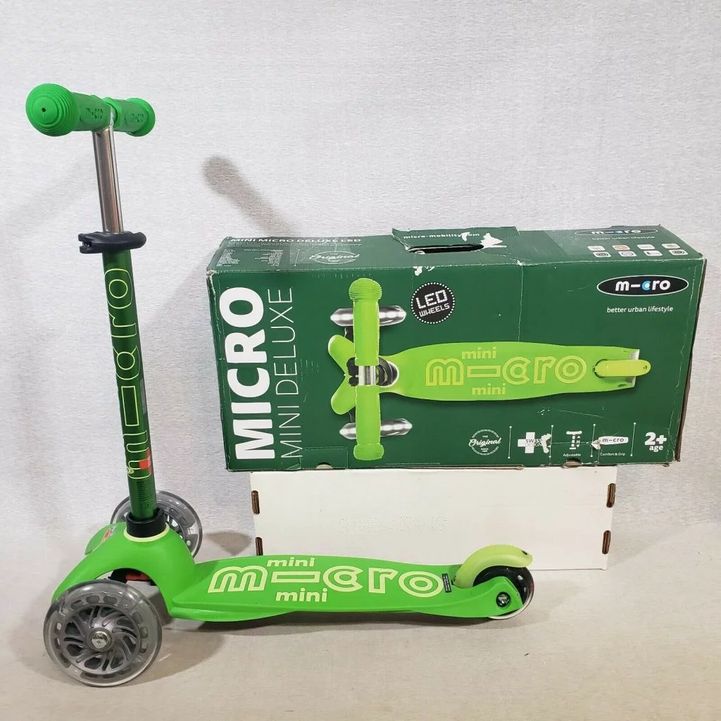 Micro Mini Deluxe Scooter