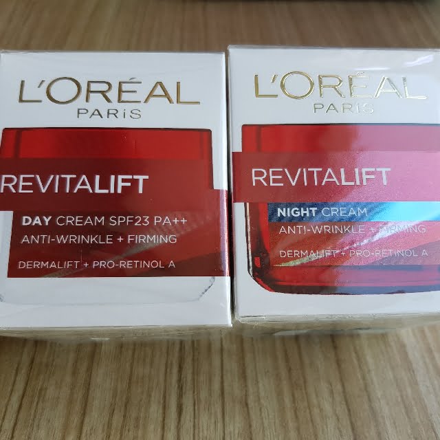 L’Oréal Paris* Revitalift Yaşlanma Karşıtı Gündüz Bakım Kremi + Gece Bakım Kremi ürün resmi